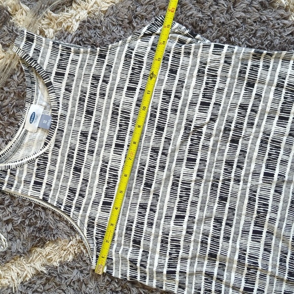 Old Navy Flowy Abstract Black And White Print Sleeveless Tank Size Women's XS - Picture 5 of 6